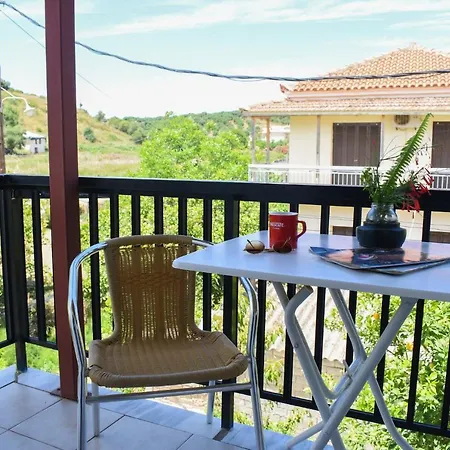 Comfy Green Studio/just 150m To The Beach * Finikounta
