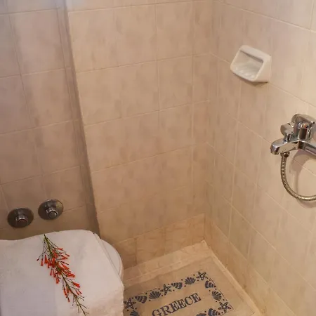 Apartment Comfy Green Studio/just 150m To The Beach